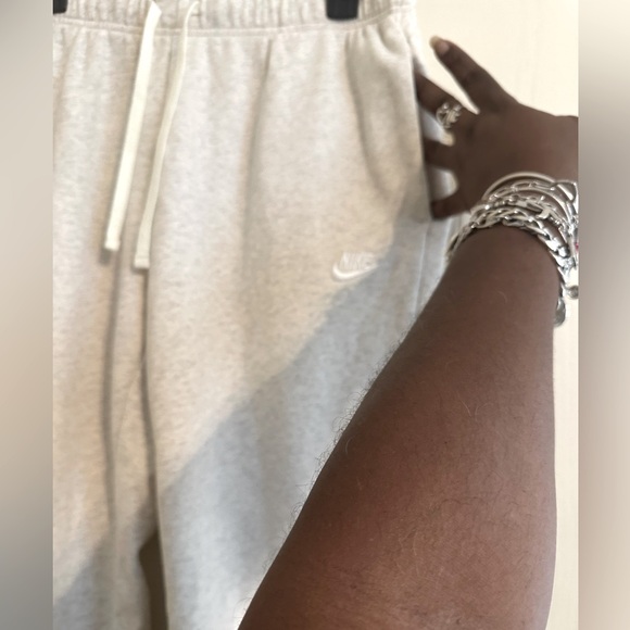 Nike Jogger Beige marble color with pockets and band at ankle - Picture 4 of 5